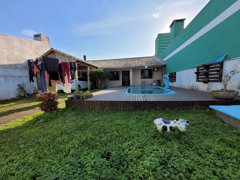EXCELENTE CASA DE 3 DORMITORIOS COM PISCINA: 1ª foto da galeria de imagens do imóvel