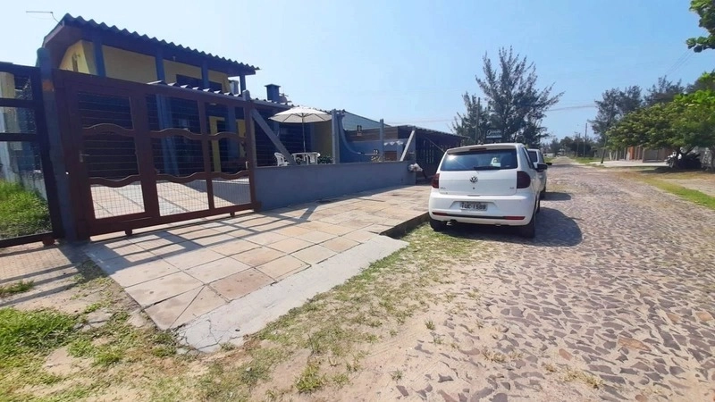 Ótima casa 1 quadra do mar 3 dormitórios + dependência - ampla: 26ª foto da galeria de imagens do imóvel