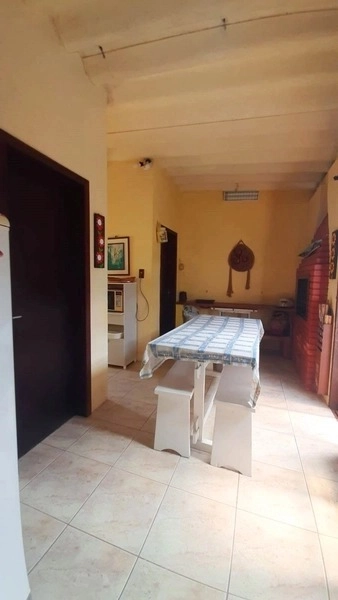 Ótima casa 1 quadra do mar 3 dormitórios + dependência - ampla: 2ª foto da galeria de imagens do imóvel