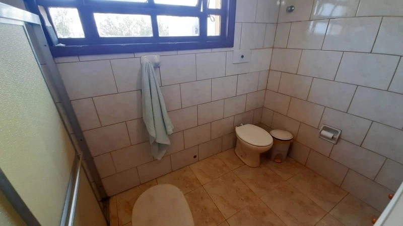 Ótima casa 1 quadra do mar 3 dormitórios + dependência - ampla: 4ª foto da galeria de imagens do imóvel