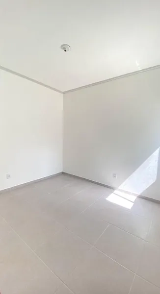OPORTUNIDADE ! CASA HÁ 50 METROS DO MAR - FRENTE AVENIDA: 3ª foto da galeria de imagens do imóvel