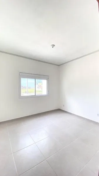 OPORTUNIDADE ! CASA HÁ 50 METROS DO MAR - FRENTE AVENIDA: 5ª foto da galeria de imagens do imóvel