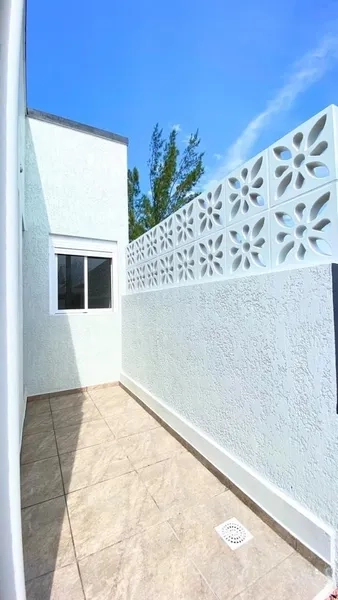 OPORTUNIDADE ! CASA HÁ 50 METROS DO MAR - FRENTE AVENIDA: 2ª foto da galeria de imagens do imóvel