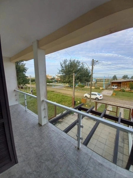 Sobrado 3 dormitórios com vista pro mar em Capão da Canoa: 2ª foto da galeria de imagens do imóvel