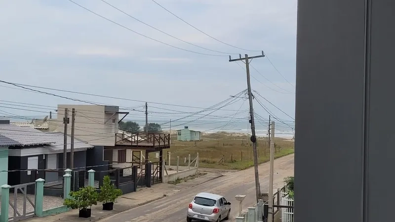 EXCELENTE SOBRADO DE ESQUINA COM TRÊS DORMITÓRIOS- LADO MAR: 14ª foto da galeria de imagens do imóvel