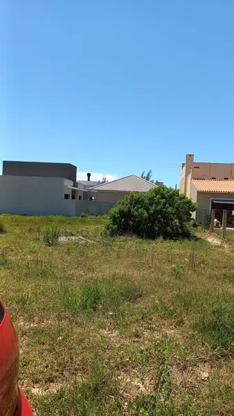 TERRENO INTEIRO BEM LOCALIZADO , LADO MAR .: 2ª foto da galeria de imagens do imóvel