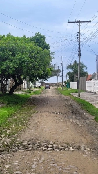 Casa com 3 dormitórios a alguns passos do mar no bairro Guarani: 3ª foto da galeria de imagens do imóvel