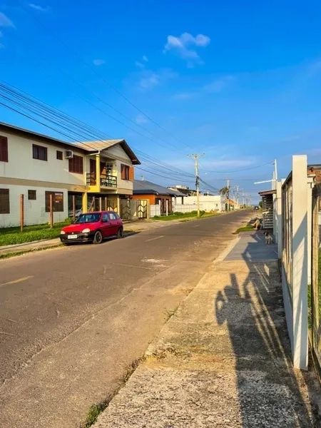 Casa a 150m da praia com 3 dormitórios: 4ª foto da galeria de imagens do imóvel