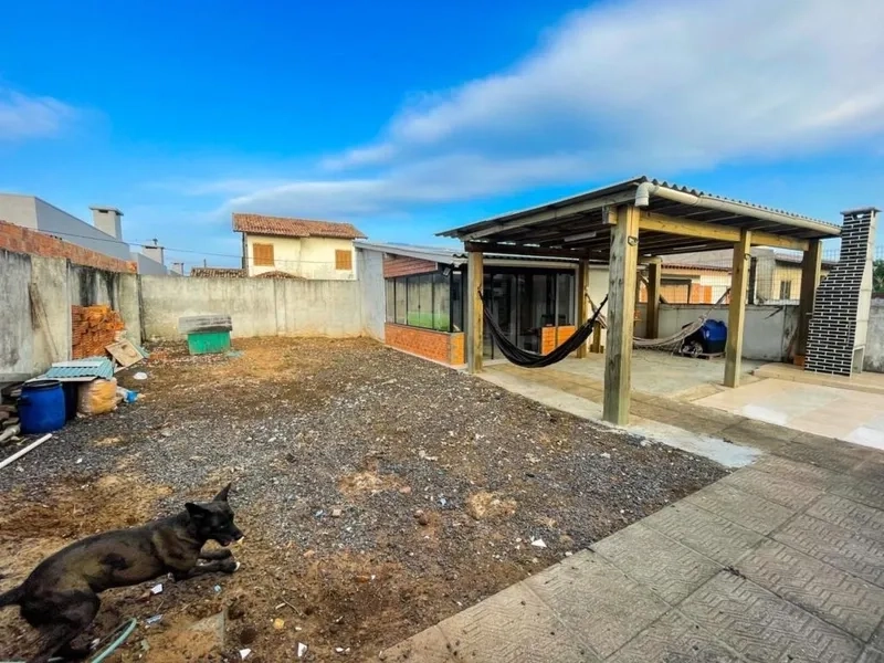 Casa a 150m da praia com 3 dormitórios: 8ª foto da galeria de imagens do imóvel