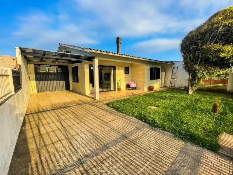 Casa a 150m da praia com 3 dormitórios: 1ª foto da galeria de imagens do imóvel