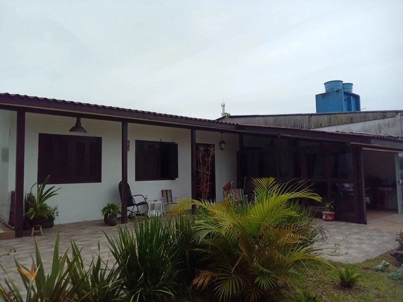 Ampla casa - 4 quadras do mar!!!: 1ª foto da galeria de imagens do imóvel