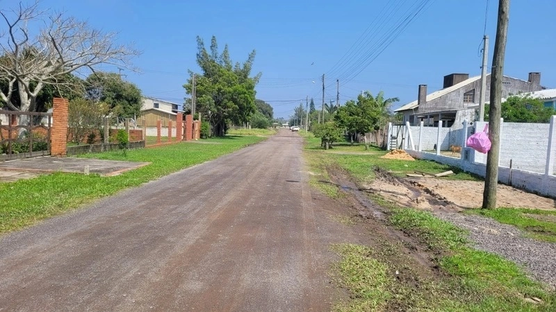 Terreno apenas 2 quadras da avenida: 2ª foto da galeria de imagens do imóvel