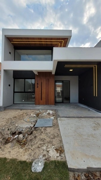 CASA 3 DORMITÓRIOS (1 SUÍTE) COM CLOSET - ROOFTOP - 1 QUADRA DO MAR: 1ª foto da galeria de imagens do imóvel