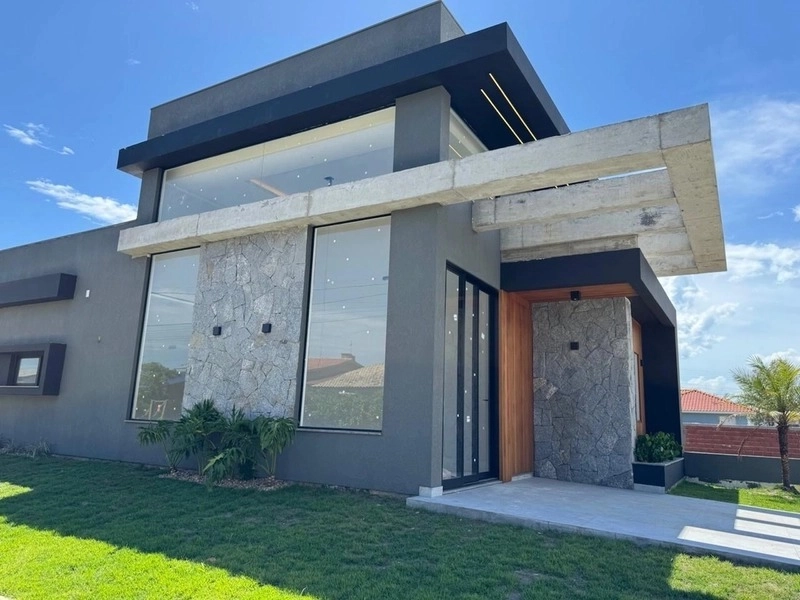 CASA 3 DORMITÓRIOS (2 SUÍTES) - ESQUINA  - 3 QUADRAS DO MAR: 4ª foto da galeria de imagens do imóvel