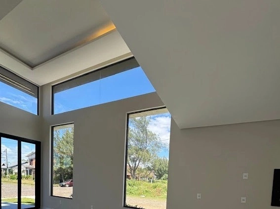 CASA 3 DORMITÓRIOS (2 SUÍTES) - ESQUINA  - 3 QUADRAS DO MAR: 8ª foto da galeria de imagens do imóvel