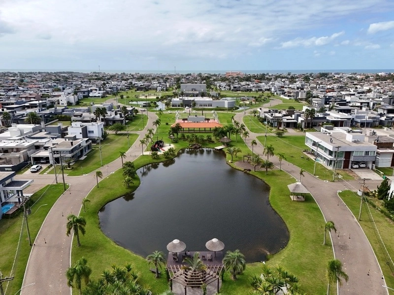 Casa dos seus sonhos no condomínio Dubai Resort: 2ª foto da galeria de imagens do imóvel