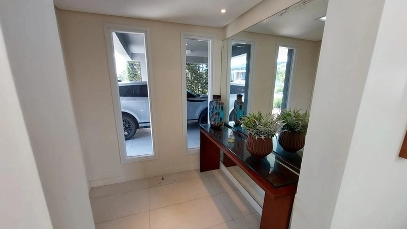 Casa com 4 dormitórios e piscina no condomínio Dubai: 2ª foto da galeria de imagens do imóvel