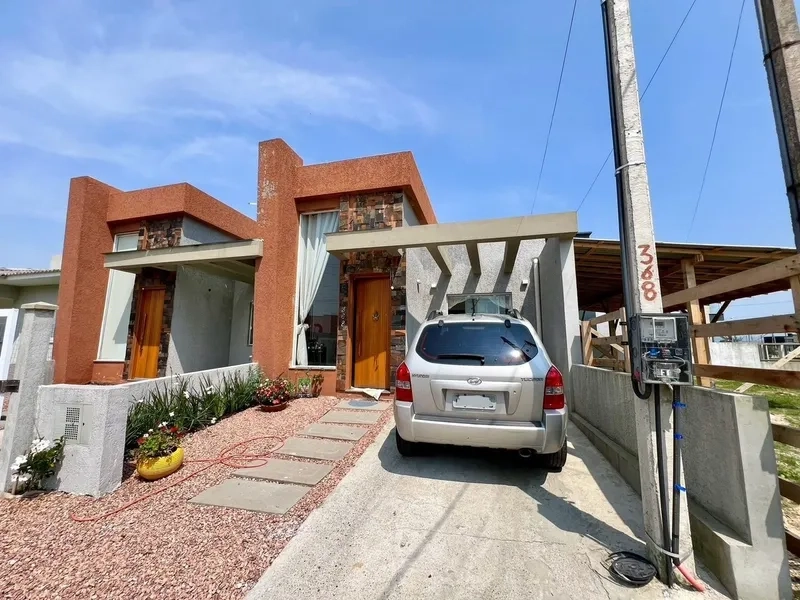 Casa Geminada de 03 Dormitórios - Lado Mar!