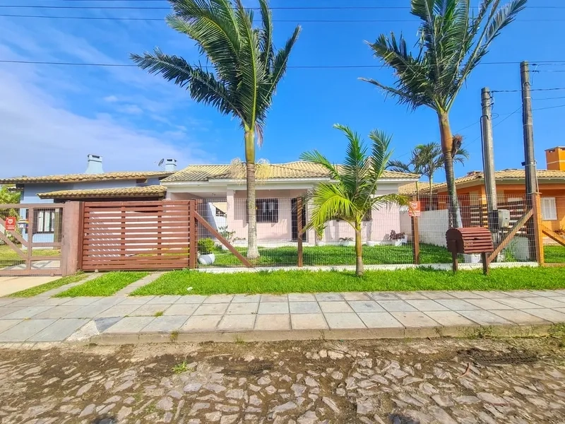 Casa 3 dormitórios no bairro a poucas quadras do mar- terreno inteiro: 1ª foto da galeria de imagens do imóvel