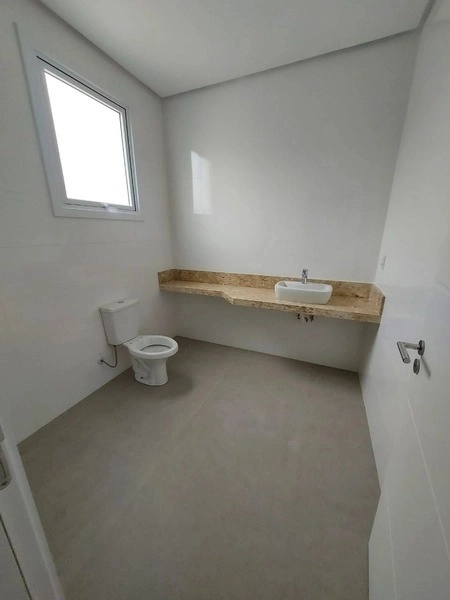 Linda Casa com Piscina no Condomínio Dubai!: 3ª foto da galeria de imagens do imóvel