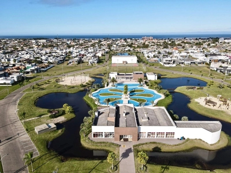 CASA NO CONDOMÍNIO DUBAI RESORT: 3ª foto da galeria de imagens do imóvel