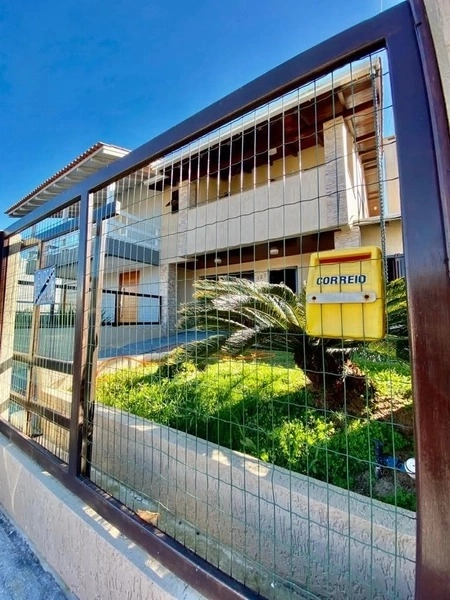 Casa com 3 dormitórios à duas quadras do mar no bairro Zona Nova: 1ª foto da galeria de imagens do imóvel