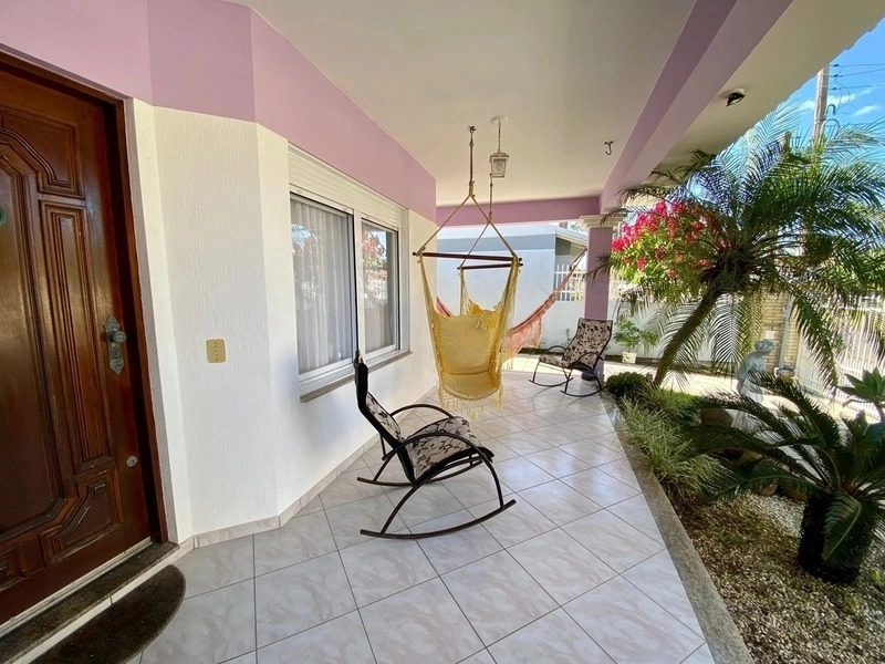 Casa bairro nobre próxima ao mar: 4ª foto da galeria de imagens do imóvel