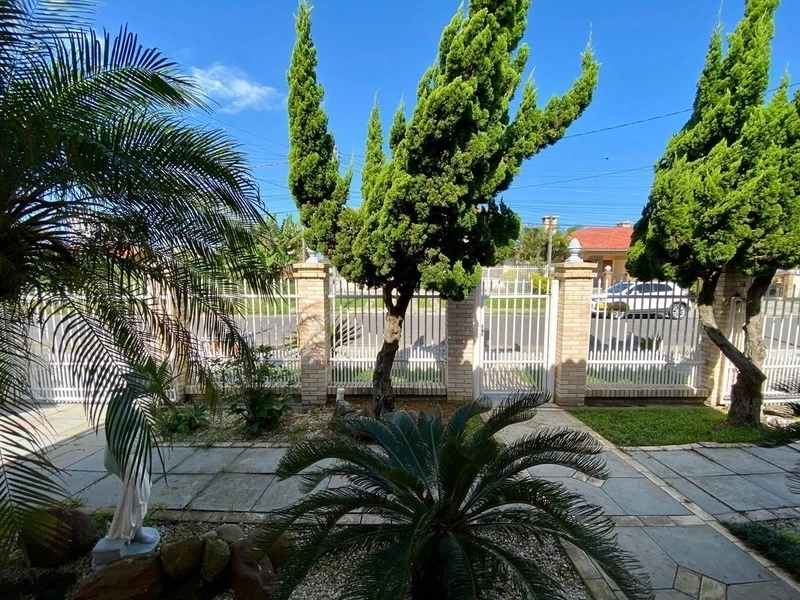Casa bairro nobre próxima ao mar: 1ª foto da galeria de imagens do imóvel