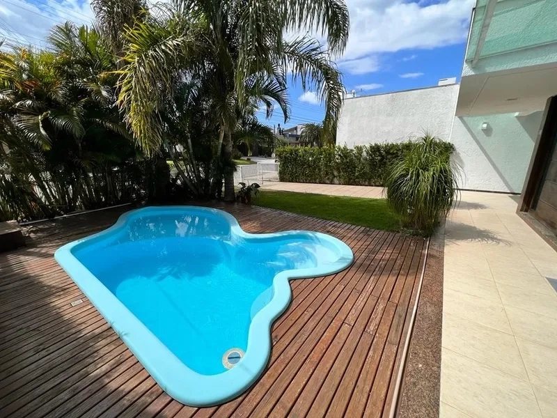 Casa de cinema com 4 Suítes e piscina no condomínio Condado: 2ª foto da galeria de imagens do imóvel