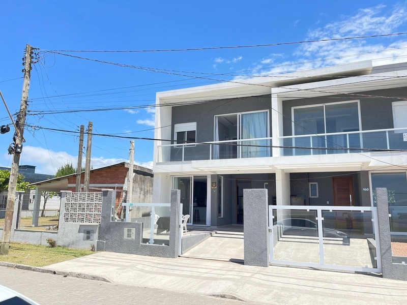 Sobrado com 2 dormitórios mobiliado e sacada com vista para o mar: 2ª foto da galeria de imagens do imóvel