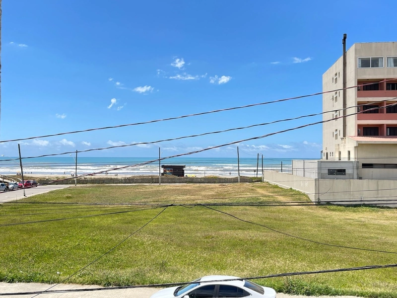Sobrado com 2 dormitórios mobiliado e sacada com vista para o mar: 18ª foto da galeria de imagens do imóvel