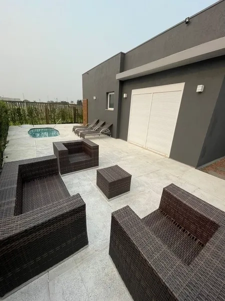 Casa com 3 suítes e piscina no condomínio Ihas Resort: 2ª foto da galeria de imagens do imóvel