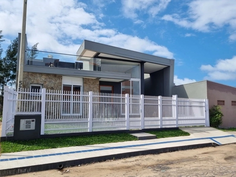 Casa 3 dormitórios com terraço pronta para moradia: 1ª foto da galeria de imagens do imóvel