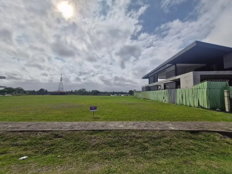 Terreno com 608m² frente Leste no condomínio Ilhas Resort: 3ª foto da galeria de imagens do imóvel