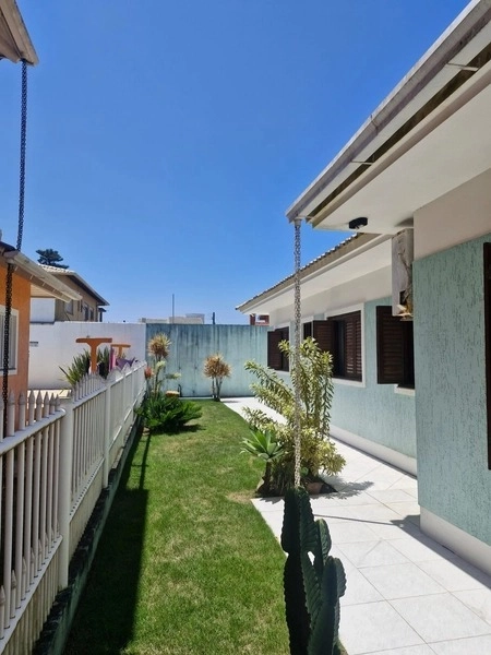 Casa a uma quadra do mar com 4 dormitórios: 6ª foto da galeria de imagens do imóvel