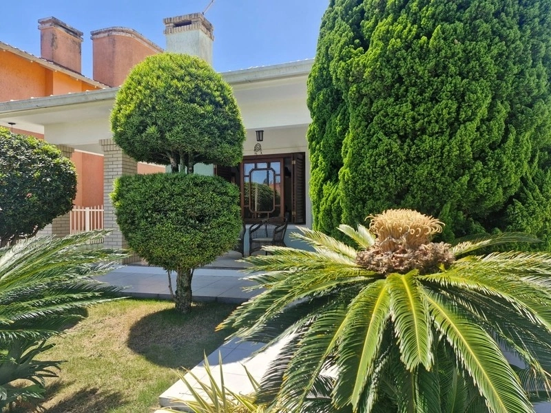 Casa a uma quadra do mar com 4 dormitórios: 2ª foto da galeria de imagens do imóvel