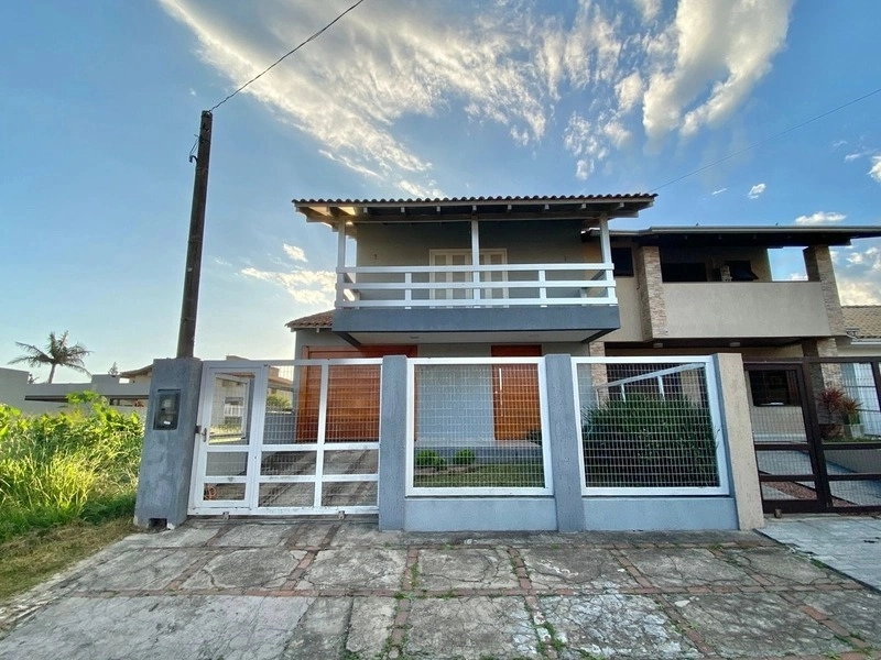 DUPLEX 3 DORM - 1 QUADRA DO MAR - NA ZONA NOVA DE CAPÃO DA CANOA: 1ª foto da galeria de imagens do imóvel