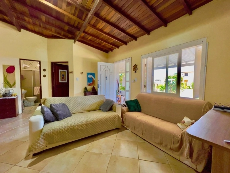 Casa com 2 dormitórios e pátio enorme no bairro Araça: 11ª foto da galeria de imagens do imóvel