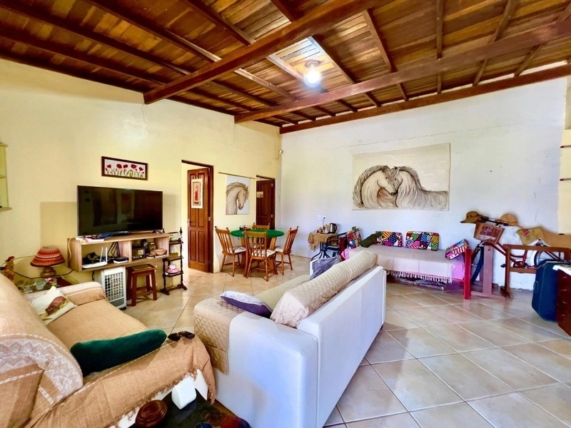Casa com 2 dormitórios e pátio enorme no bairro Araça: 5ª foto da galeria de imagens do imóvel
