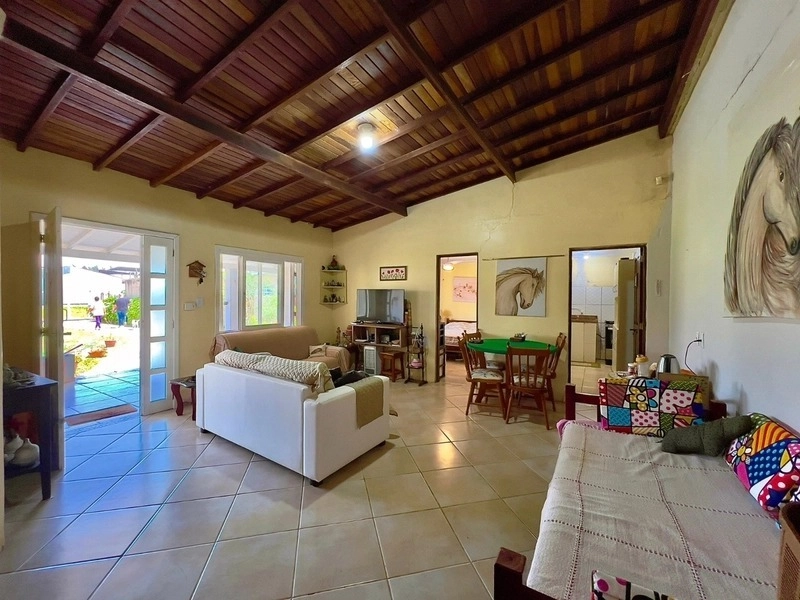 Casa com 2 dormitórios e pátio enorme no bairro Araça: 4ª foto da galeria de imagens do imóvel