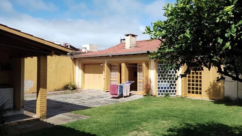 CASA À 3 QUADRAS DO MAR - 3 DORMITÓRIOS: 1ª foto da galeria de imagens do imóvel