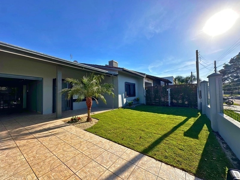 Casa com 3 dormitórios na Zona Nova: 2ª foto da galeria de imagens do imóvel