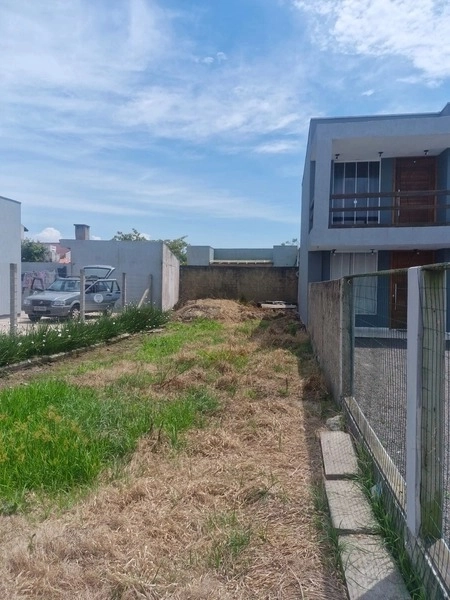 Terreno bem localizado a 200m da praia: 2ª foto da galeria de imagens do imóvel
