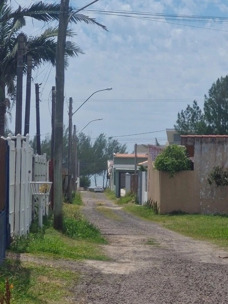 Terreno bem localizado a 200m da praia: 4ª foto da galeria de imagens do imóvel