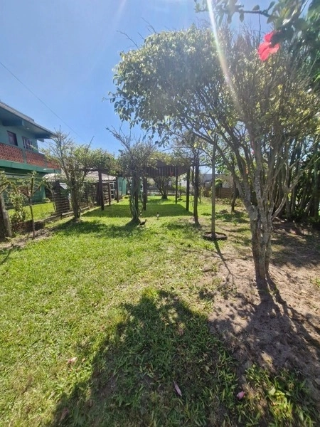 Terreno com ótima localização a uma quadra do mar: 1ª foto da galeria de imagens do imóvel