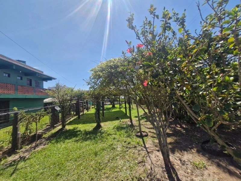 Terreno com ótima localização a uma quadra do mar: 2ª foto da galeria de imagens do imóvel