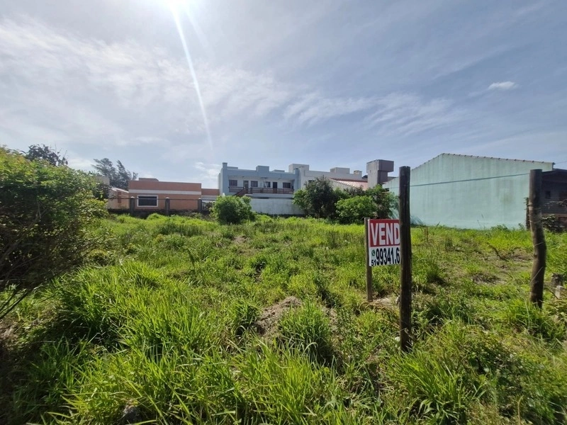 Terreno bem localizado à duas quadras do mar no bairro Zona Norte: 2ª foto da galeria de imagens do imóvel