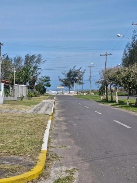 Terreno bem localizado à duas quadras do mar no bairro Zona Norte: 4ª foto da galeria de imagens do imóvel