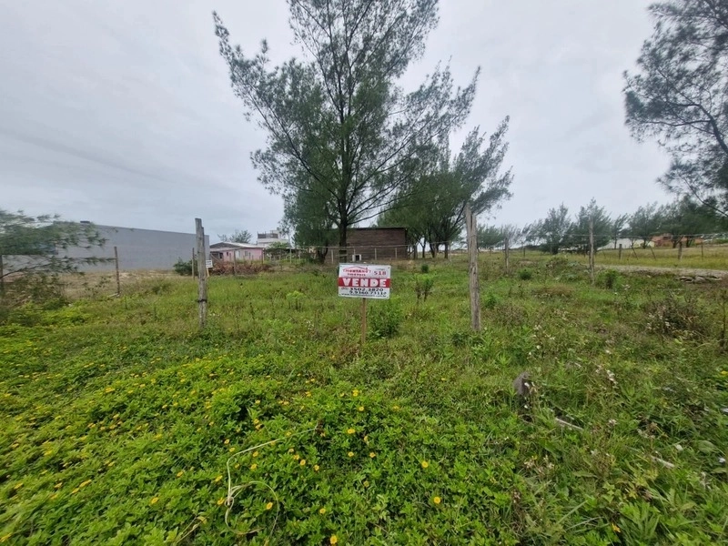 Terreno a poucos metros da praia pronto para construir: 3ª foto da galeria de imagens do imóvel