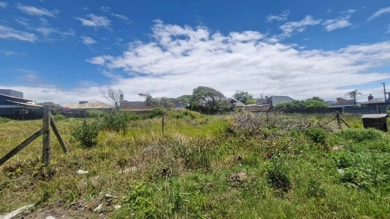Terreno a duas quadras do mar ótimo para investir: 2ª foto da galeria de imagens do imóvel